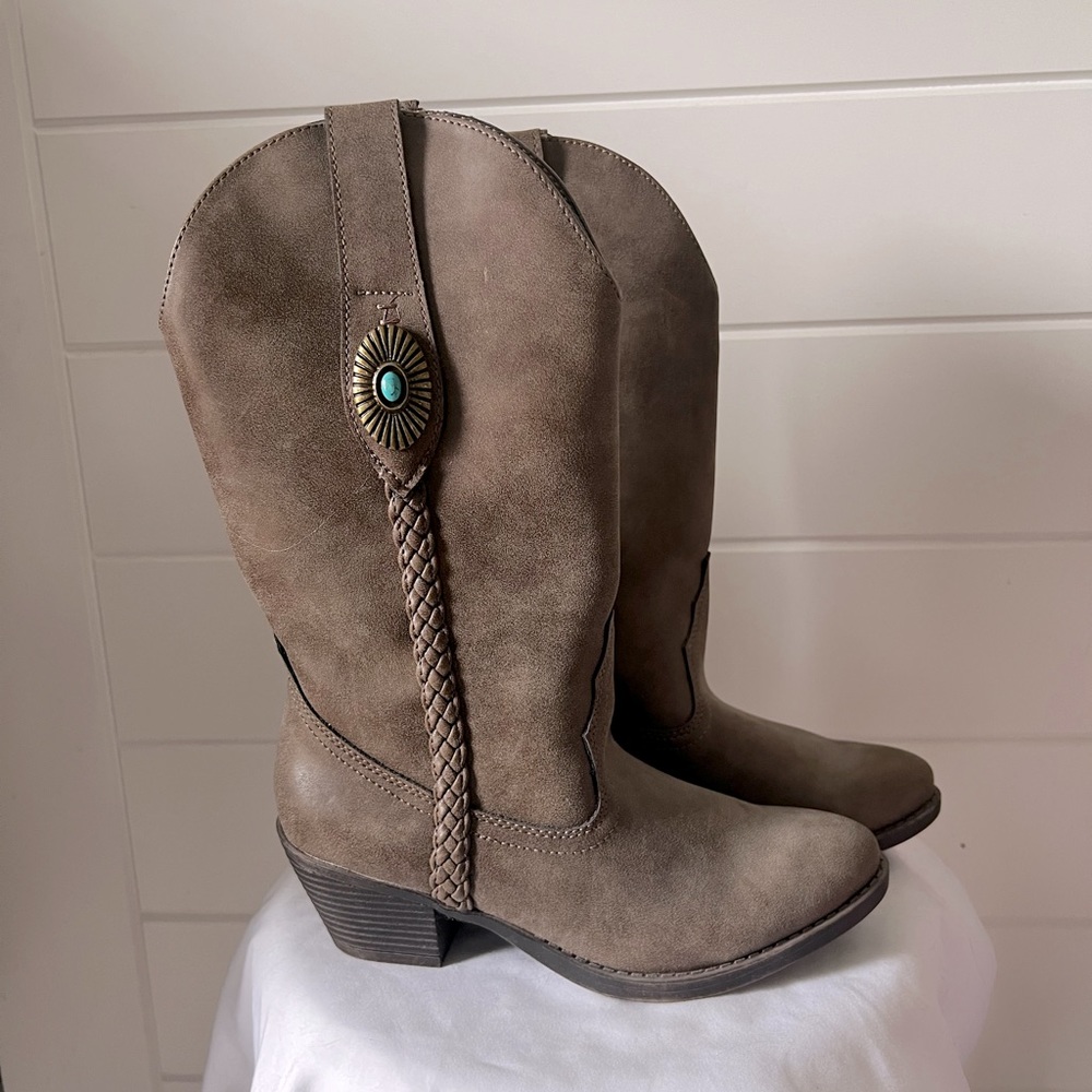 Faux leather cowboy boots. Size 7